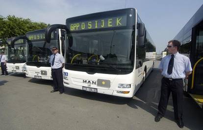 Četvorica mladića brutalno pretukla vozača autobusa