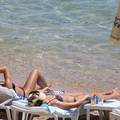 Plaže u Splitu i Dubrovniku pune turista koji hvataju sunce