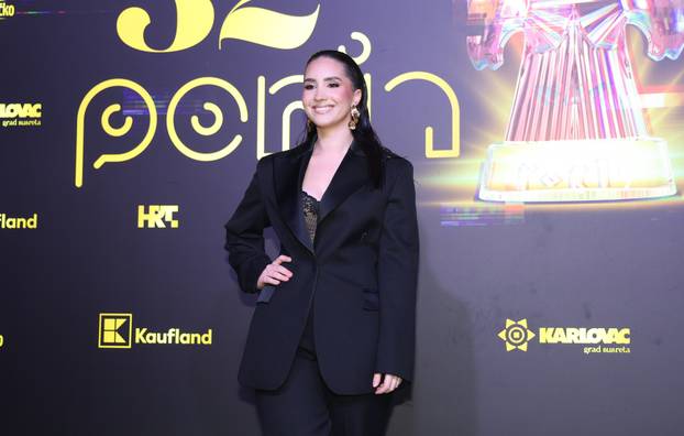 Karlovac: Dolazak uzvanika na 32. dodjelu glazbenih nagrada Porin