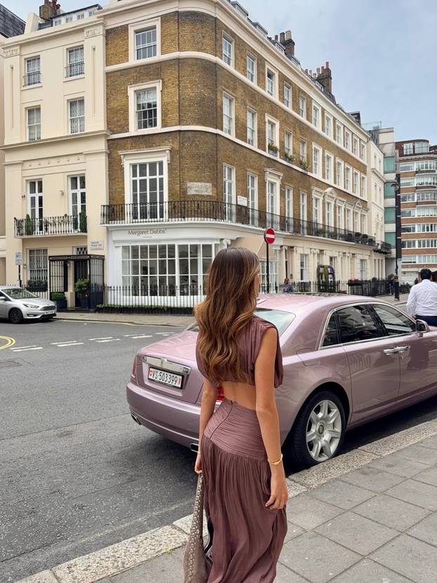 FOTO Multitalentirana bomba: Ova DJ-ica iz Londona zaludjela je cijeli internet izgledom
