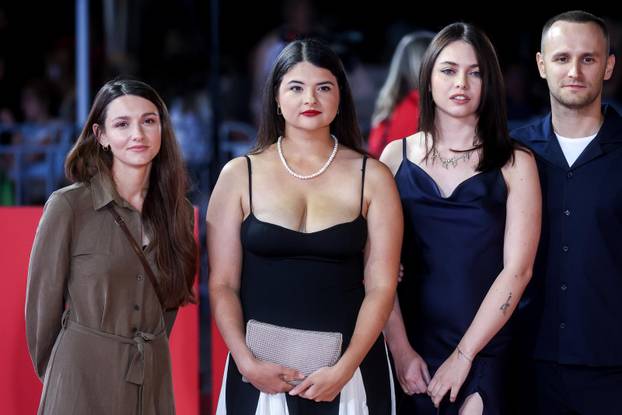 Prolazak filmskih zvijezda drugim crvenim tepihom na Sarajevo Film Festivalu