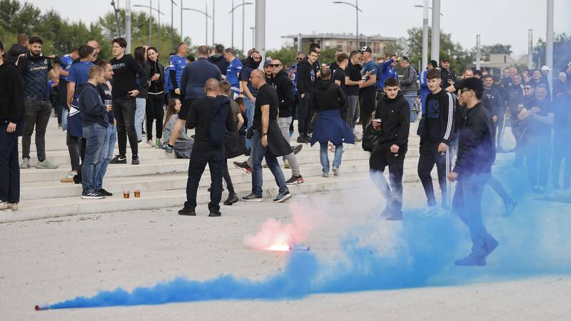 FOTO Igra se na Opusu, a dojam je kao na Maksimiru: Dinamovci zaplavili tribine u Osijeku