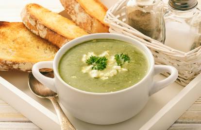 Juha od špinata koju obožavaju svi: Brzo je gotova i jako fina