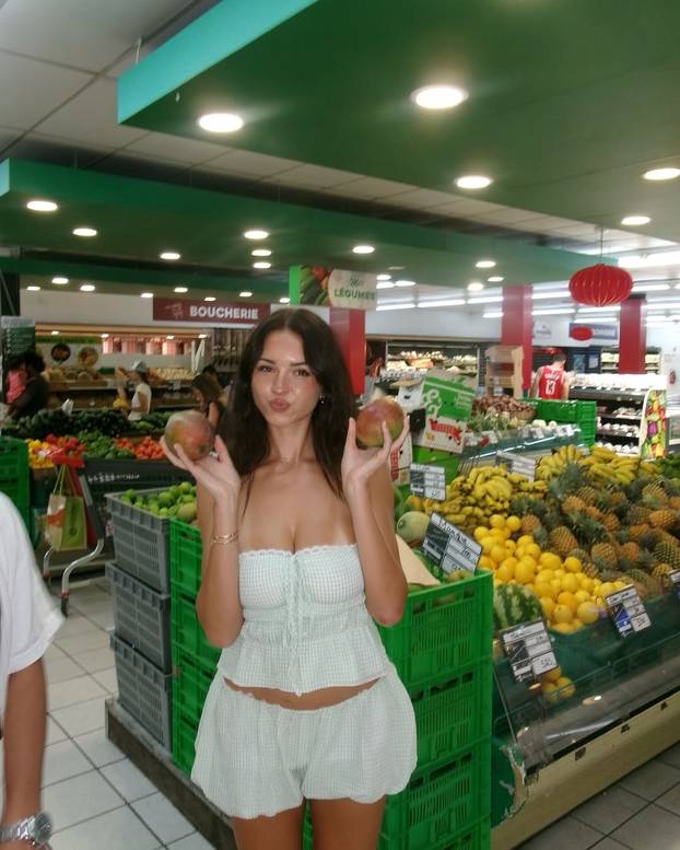 FOTO Za njom uzdišu milijuni: 'Nemam ni gram silikona! Moje su grudi genetika'. Tko je Ana?