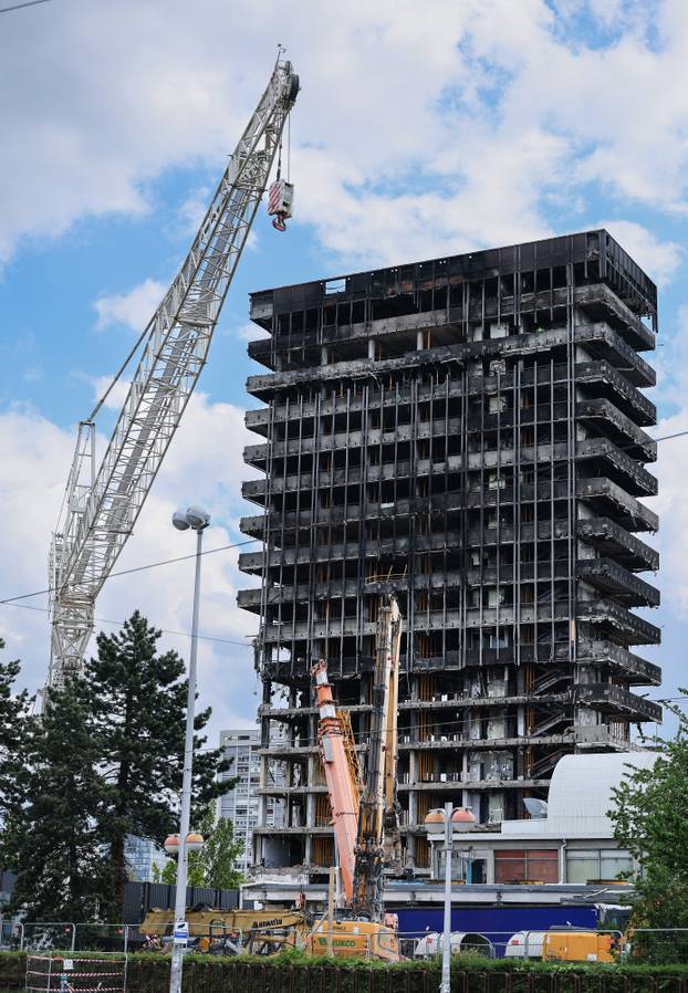 Zagreb: Kod Vjesnikovog nebodera počela je montaža velikog krana dizalice