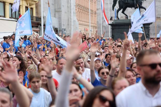 Zagreb: Dolazak hodočasnika Antunovskog hoda na Trg bana Josipa Jelačića