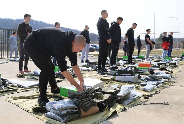 Ministar Anušić i general Kundid na prvom danu TVO-a na Slunju