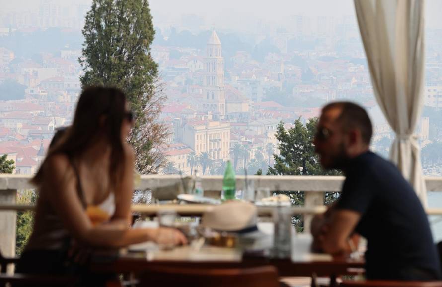 Split  prekriven dimom zbog požara kod Tomislavgrada