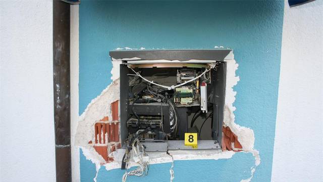 Eksplodirao bankomat u Vrsaru: Policija traga za počiniteljem