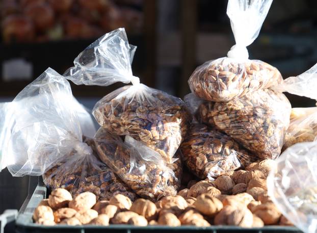 Šibenik: Ponuda vo?a i povr?a na tržnici