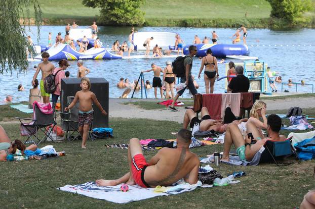 Karlovac: Osvježenje u rijeci Korani