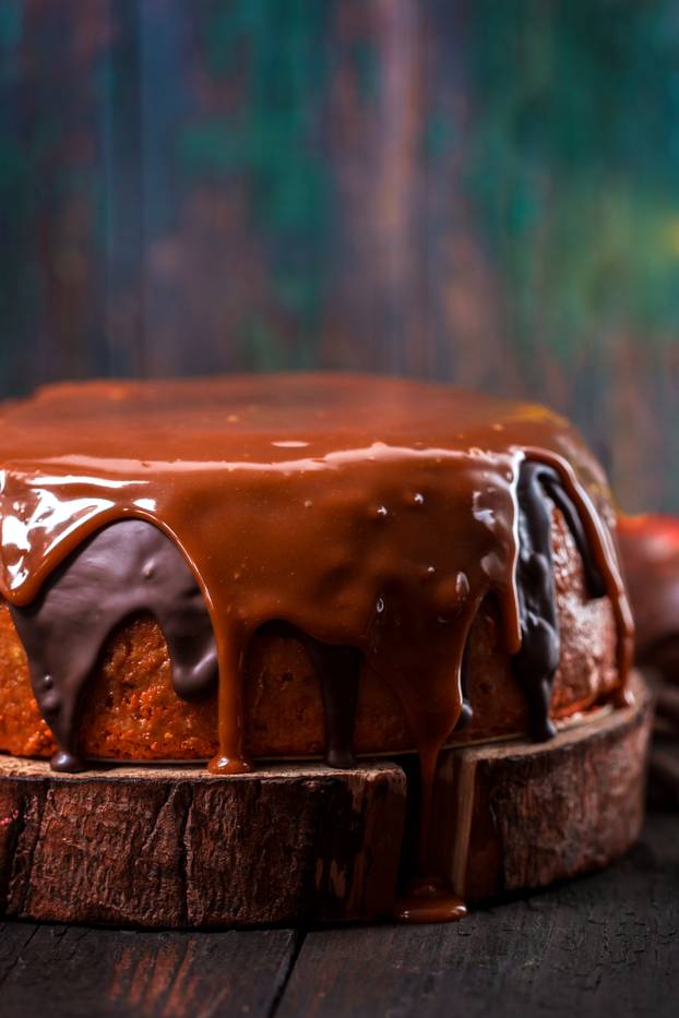 caramel chocolate cake