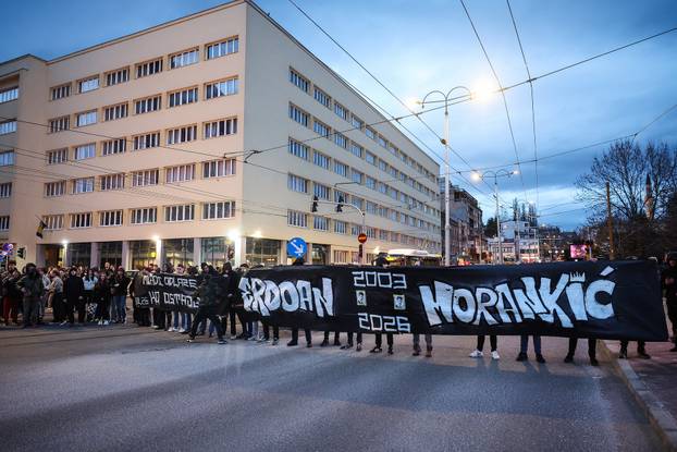 Sarajevo: Prosvjed nakon stravične tramvajske nesreće produžio se i na večernje sate