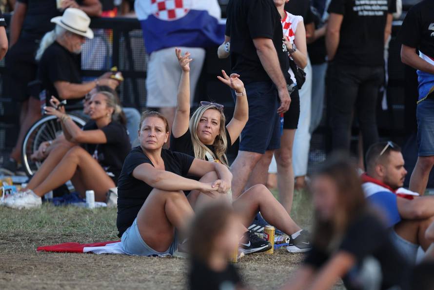 Sinj: Thompsonovi obožavatelji čekaju početak koncerta na hipodromu