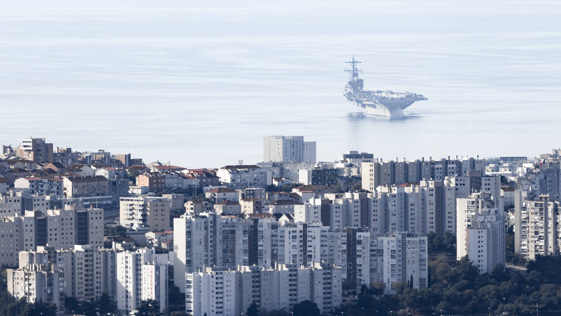 U Split uplovio najveći američki nosač aviona USS George H.W. Bush 