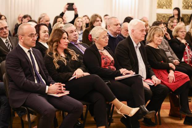 Zagreb: Promocija knjige Žene koje mašu rukama Jadranke Kosor