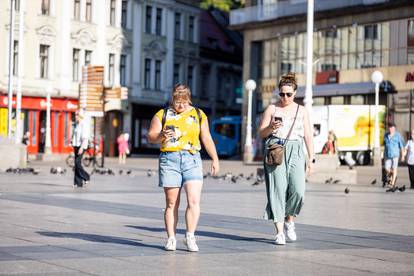 FOTO Zagreb pun turista, ne smetaju im ni paklene vrućine