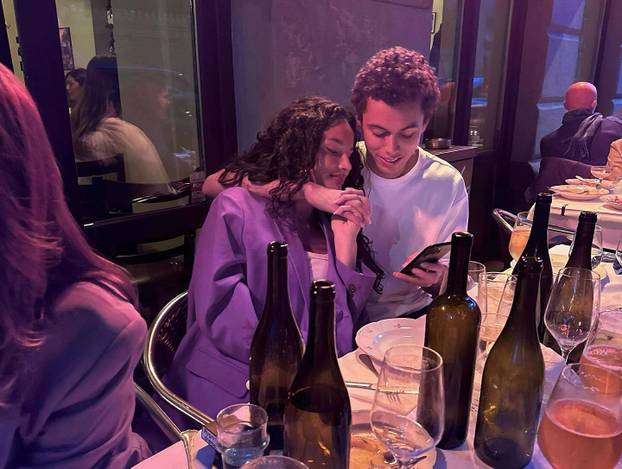 Šuškalo se da joj dečko spava sa zvijezdom platforme za odrasle. Objavom ušutkala sve tračeve