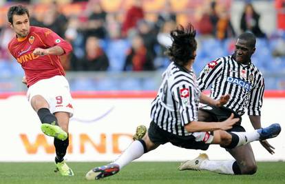 Serie A: Vučinić spasio bod romistima protiv Udinesea