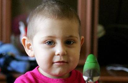 Izabela (3) dobila bitku protiv tumora i leukemije