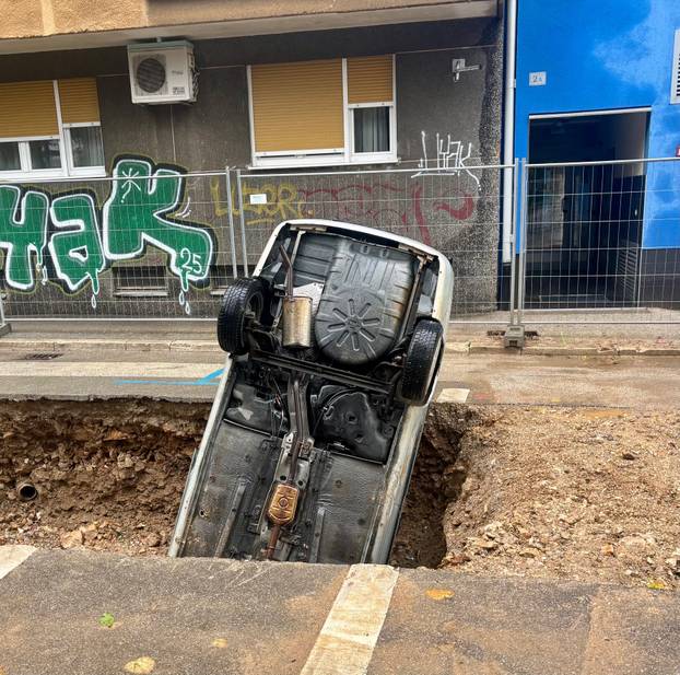 FOTO Ovako je vozač završio u rupi ispred vrtića u Rijeci