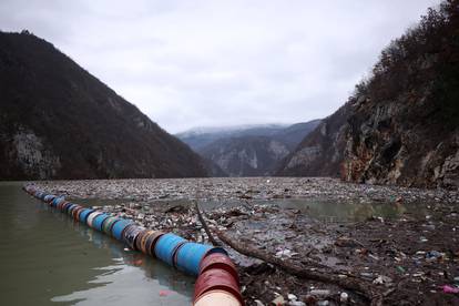 Višegrad: Tone smeća iz tri zemlje plutaju Drinom  