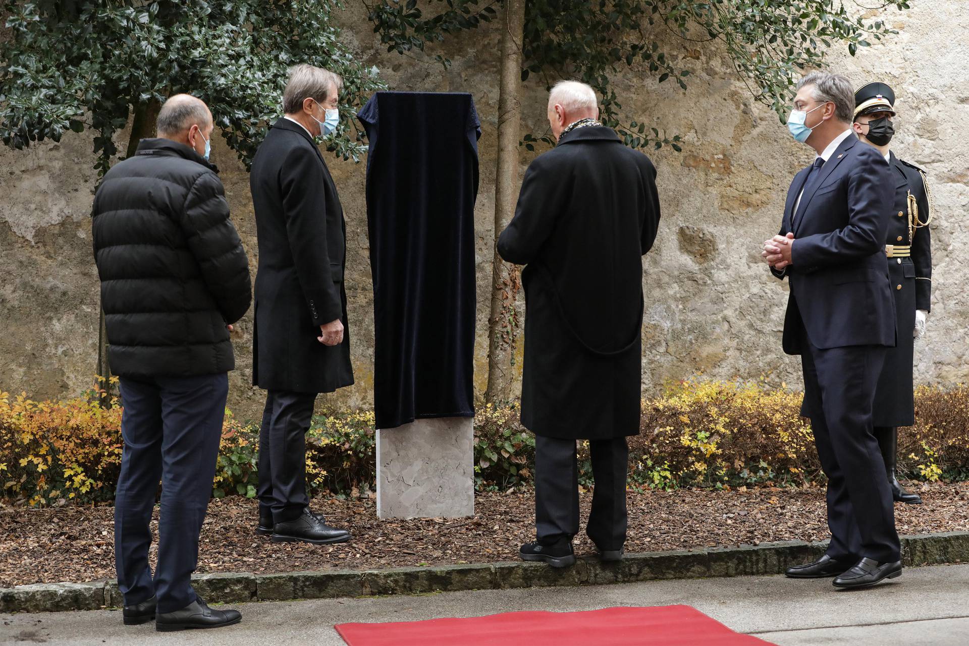 Premijer Andrej Plenković sastao se u Otočcu na Krki sa slovenskim kolegom Janezom Janšom