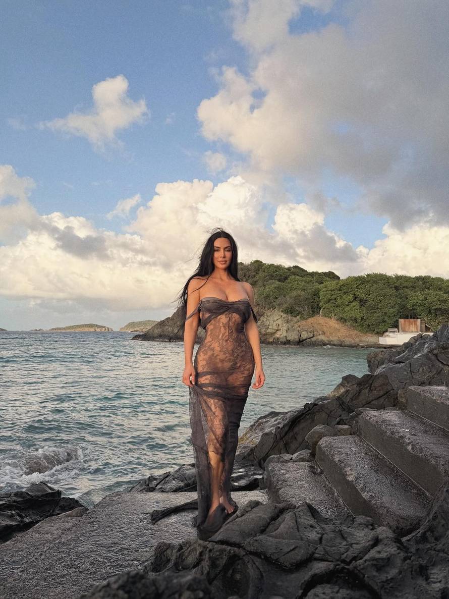 Izvor o vezi Kim Kardashian i Lewisa Hamiltona: 'Intenzivno je, njena obitelj ga obožava!'