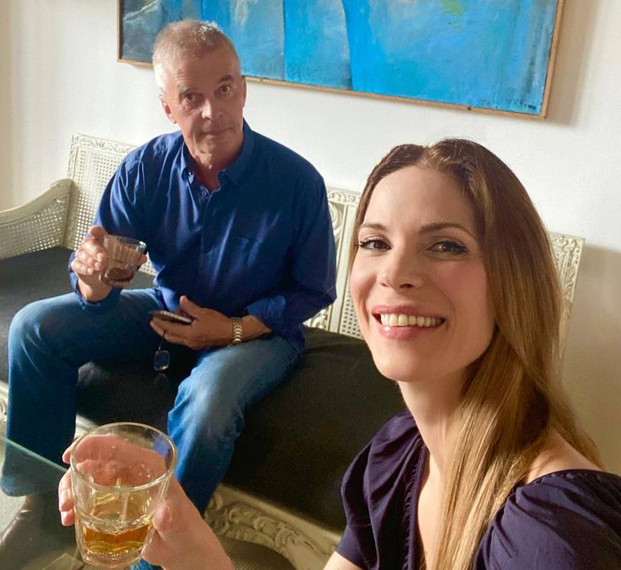 Bojana čestitala tati rođendan, mnogi pomislili da joj je on brat