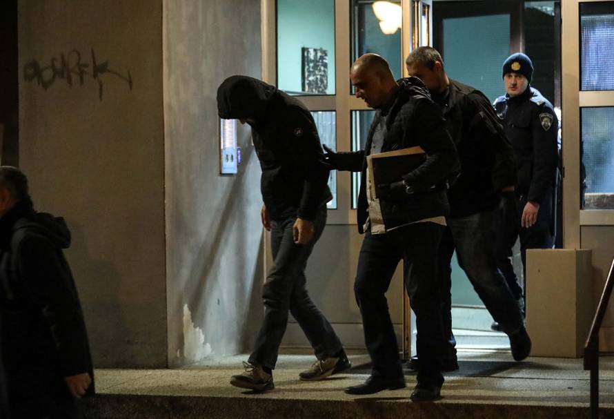 Nakon očevida muškarca koji ima saznanja o mrtvoj djevojci odvoze u pritvor