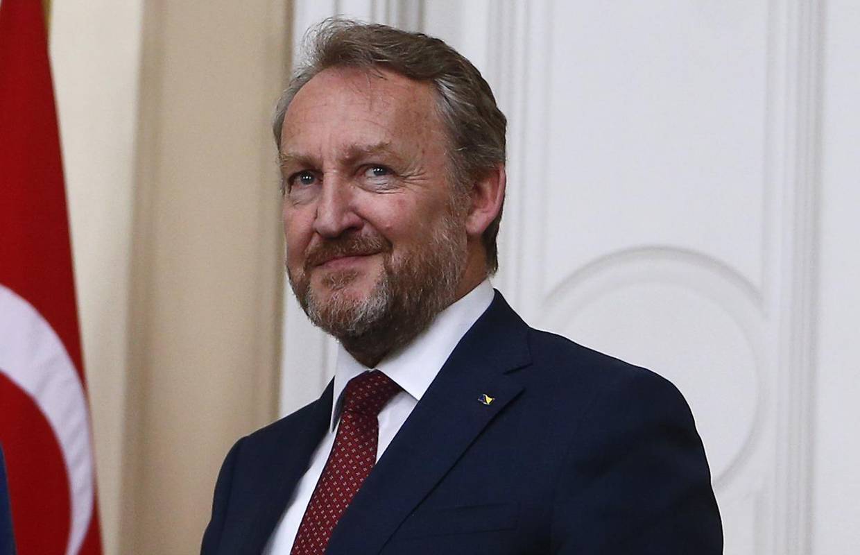 Bakir Izetbegović: Zoran Milanović je bahat i Hrvati će trpjeti zbog njegovih postupaka