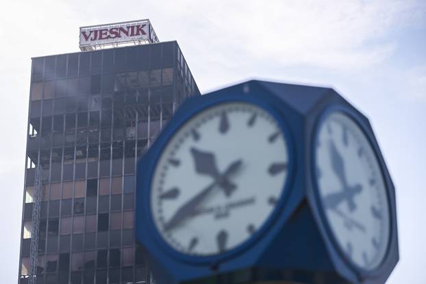 Zagreb: Postavljena dizalica na zgradu Vjesnika na kojoj traju pripreme za rušenje