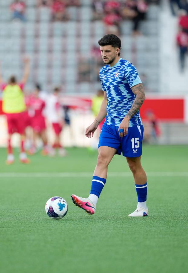 Thun: Zagrijavanje igrača prije početka utakmice FC Thun - GNK Dinamo