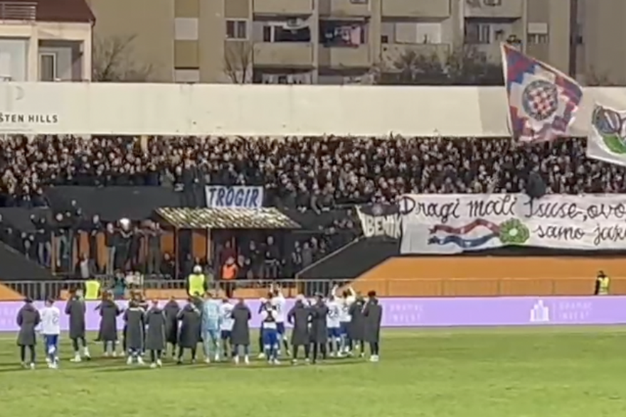 Torcida pozdravlja igrače Hajduka