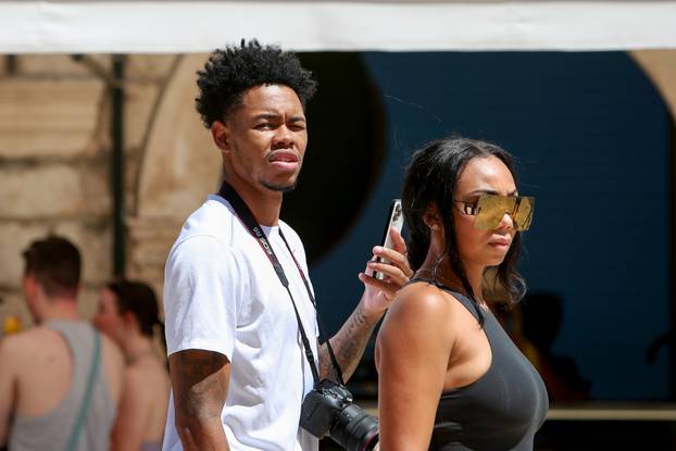 Dubrovnik: Košarkaš  Portland Trail Blazersa  Anfernee Simons s djevojkom u šetnji 