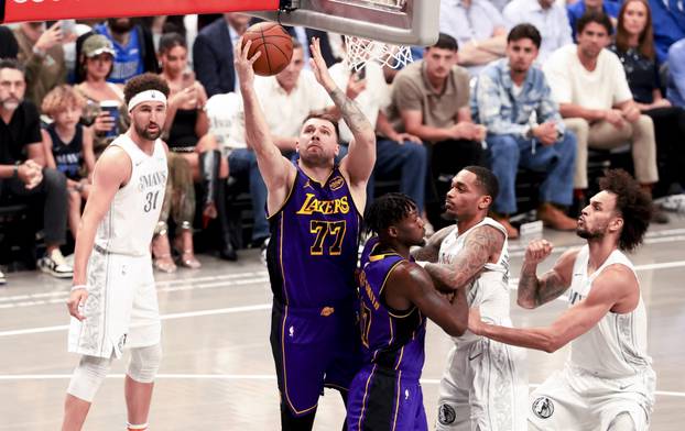 NBA: Los Angeles Lakers at Dallas Mavericks
