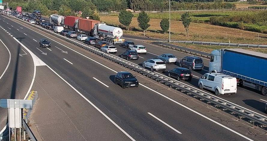 KAOS NA A1 Kolona duga 25 km zbog sudara prije Karlovca!
