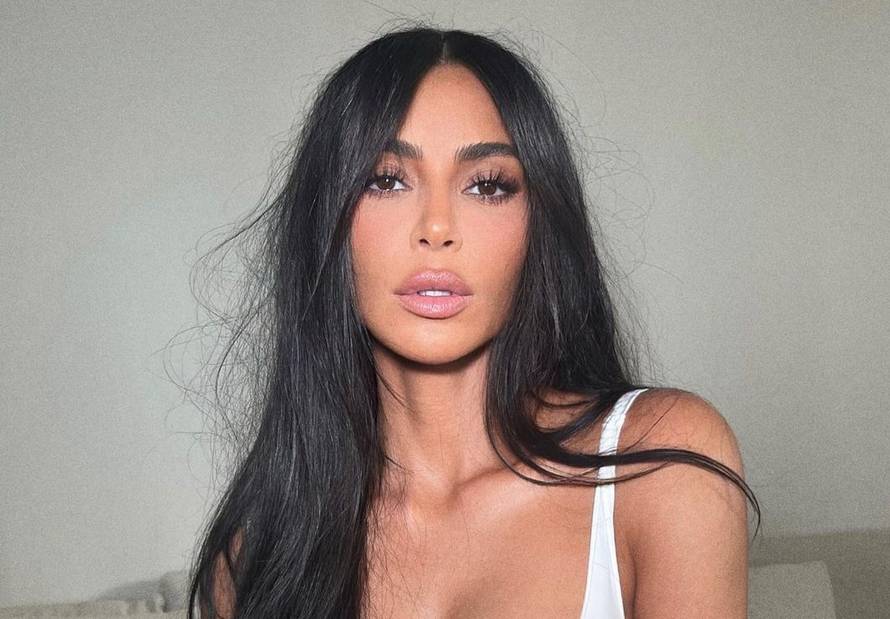 Je li Kim Kardashian imala neke estetske operacije? Obožavatelji kažu: 'Kao da je smanjila grudi'