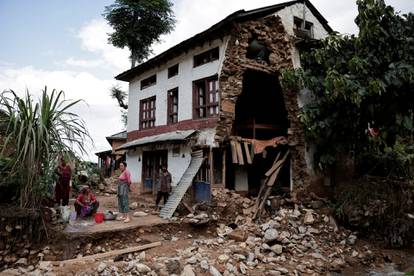 FOTO Katastrofa u Nepalu: Više od 200 mrtvih, poplave i bujice sve gore,  mnogi ostali zatrpani