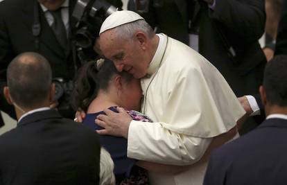 Papa prvi put u javnosti nakon tragedije: ''Hvala vam svima''