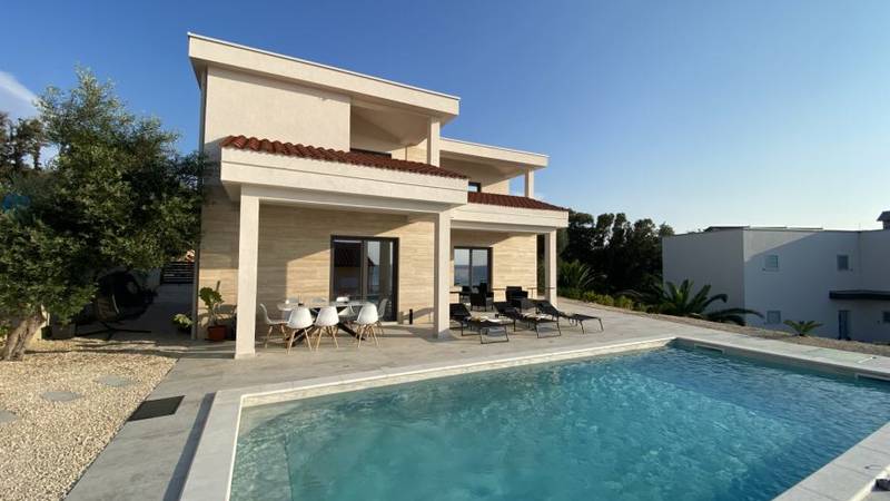 Prodaje se vila u Lunu s velikim bazenom: Cijena? Ma sitnica... 15 lun novogradnja luksuzna vila bazenom jacuzziem slika 223591216