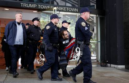 Policija uhitila prosvjednike u predvorju Trumpovog tornja