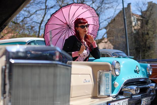 Zagreb: Na Europskom trgu održana je izložba oldtimera