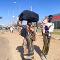Tisuće bježe iz zaraćenog dijela Sudana, šef UN-a moli: Pustite civile da pobjegnu i traže pomoć