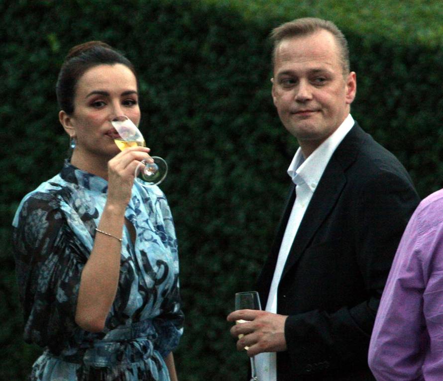 Susjedi: Naša Seve je crnokosog prijatelja ljubila pred zgradom