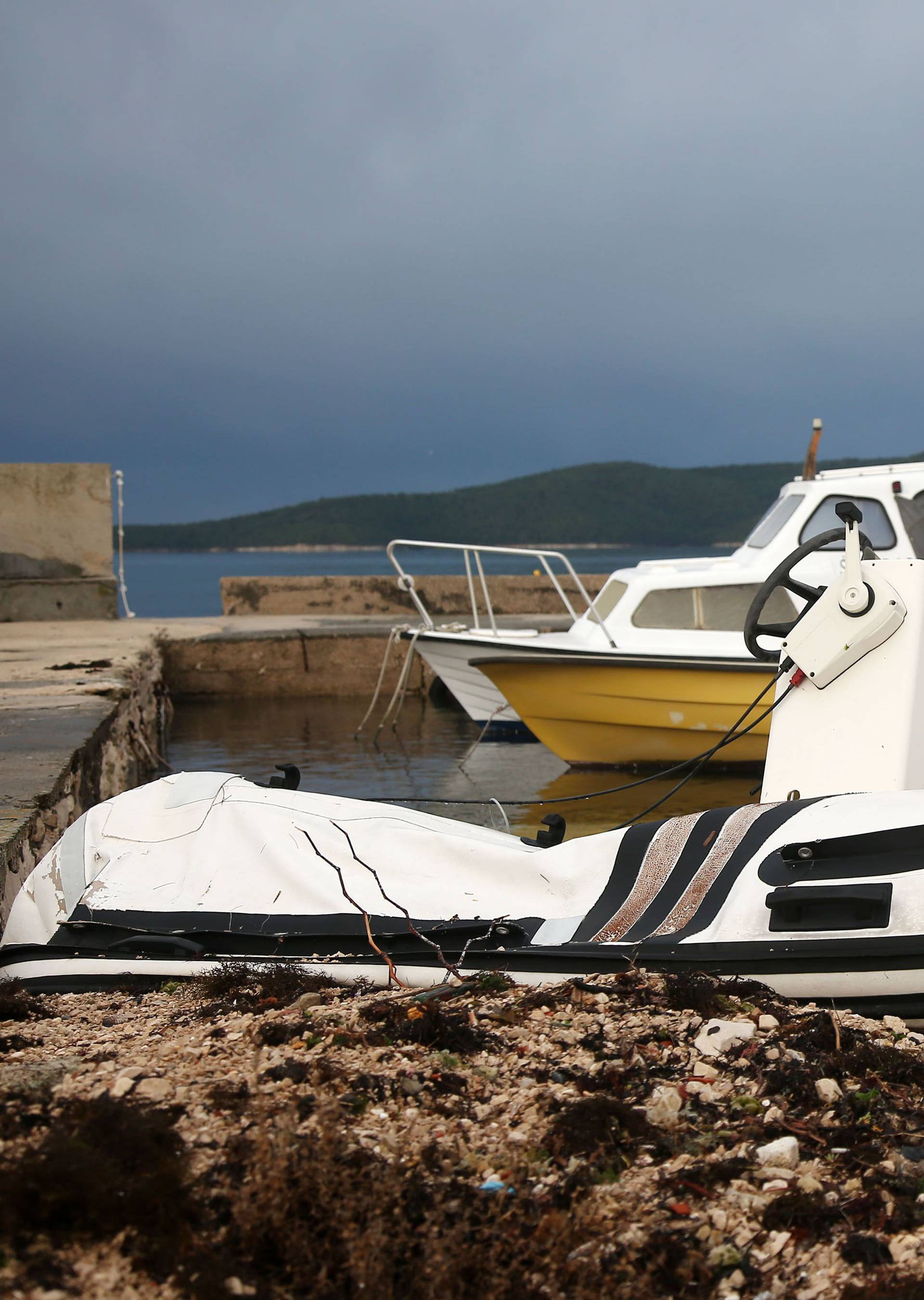 Brodarica: Posljedice nevremena koje je potopilo barke i devastiralo prometnice uz more