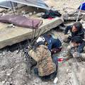 VIDEO U Siriji su mnogi ostali ispod ruševina nakon potresa: Sami ih izvlačimo golim rukama