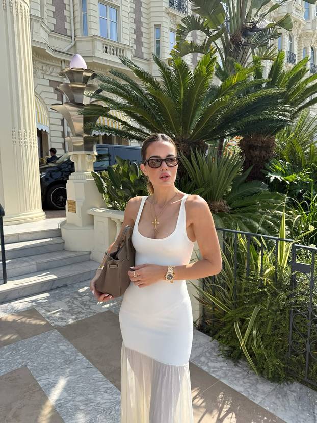 FOTO Lijepa supruga 'vatrenog' bez šminke uskočila u bikini