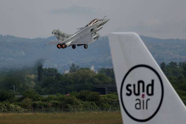 Velika Gorica: Preletom Rafaleima iznad Hrvatske piloti HRZ-a izrazili su zahvalnosti i poštovanje prema svim sudionicima VRO "Bljesak"