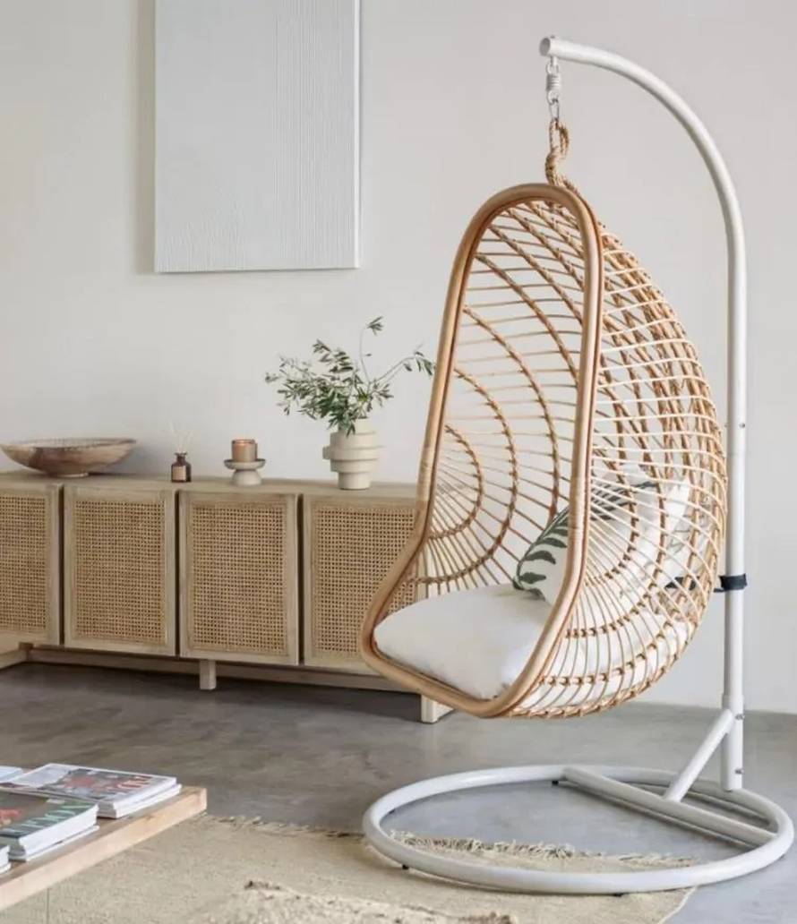 Bolje da ljulja nego da žulja: Viseća 'egg' fotelja najtraženiji je komad, izdvojili smo najbolje